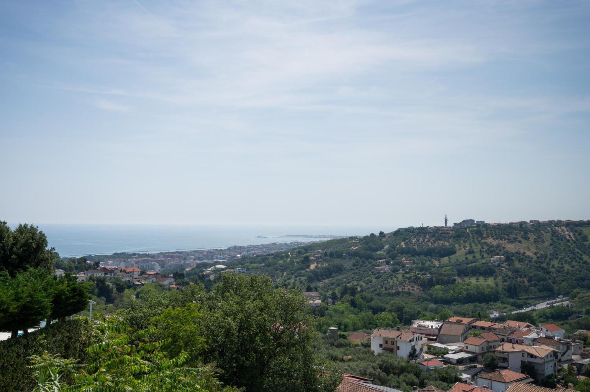 Casa Vista Mare E Colline A Montesilvano Colle Extérieur photo